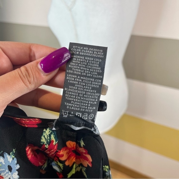 2/$25 Chelsea & Theodore Black Floral Business Casual Feminine Pretty Blouse L - Picture 10 of 12